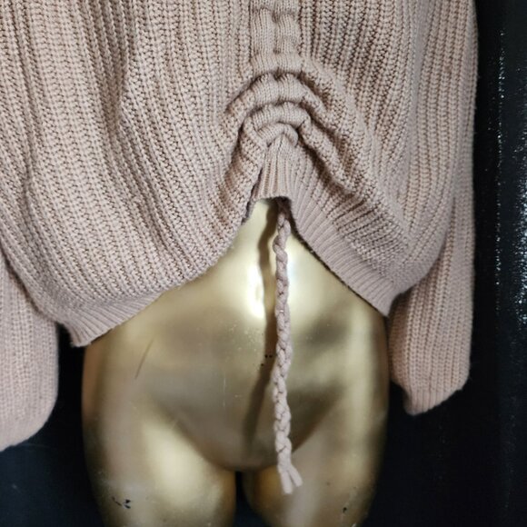 💕3/$15💕 Cropped Cable Tie Knit Sweater - Picture 3 of 8